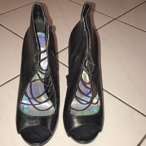 STUNNING black booties with crisscross straps